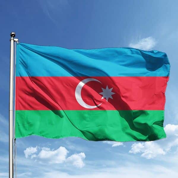 dalgalanan Azerbaycan bayragi